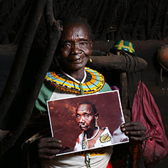 An older woman holding her photo. Read about What to Give An older woman holding her photo. Read about What to Give